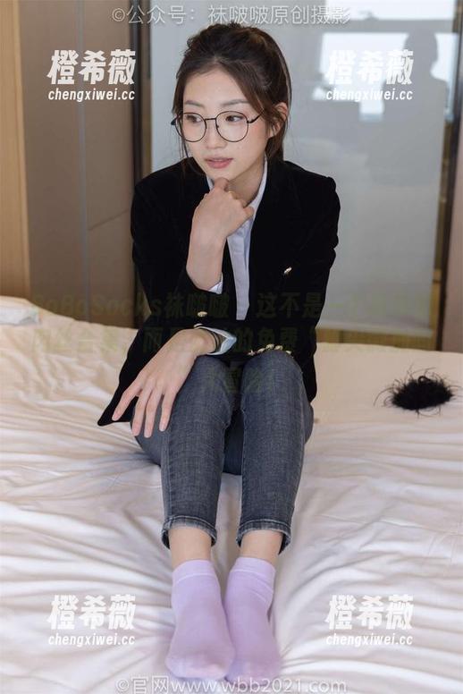 BoBoSocks袜啵啵-奶油 BoBoSocks袜啵啵 - 这不是一个简单的肉丝合集,而是奶油的免费“脚尖微加固”大冒险!