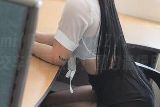 打卡Bomi(普美)的LOOZY地铁：COS让公交车都要嫉妒！图包请慢用。