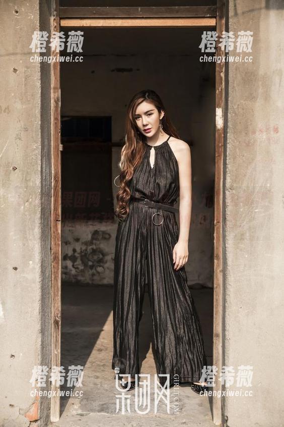 GIRLT果团网 - 精选图库：小九九的制服，穿出新花样，莫名其妙的脱线感！