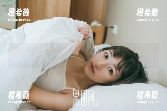 GIRLT果团网 - 蜜桃Q妹儿的毛衣写真集，为蛮拼命的冬天加点温度！
