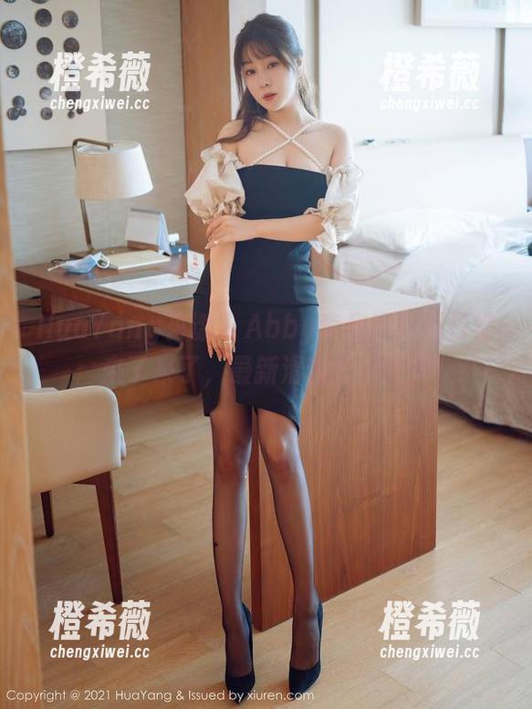 HuaYang花漾 - Abby李雅穿制服日常：来了来了，最新滑稽更新图片！