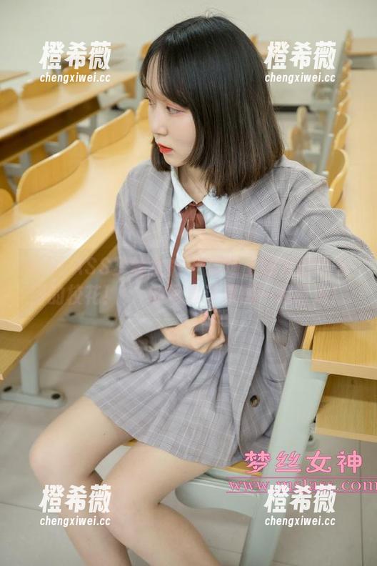 MSLASS梦丝女神 - 操场上哪来的这么甜的校花！玥玥的写真让原图一起冒泡！