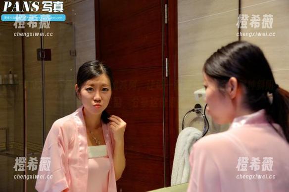 PANS-小鱼 PANS - 小鱼的高清空姐系列,让每一张照片都散发着那种斜阳下的轻盈,分享这份温柔吧。