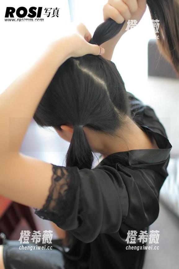 ROSI写真 ROSI翘臀原图中那份不可思议,难道这就是我想象中的完美线条?