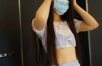 ROSI的嫩学妹制服，每一帧都带着春天的气息，让人忍不住想多看几遍