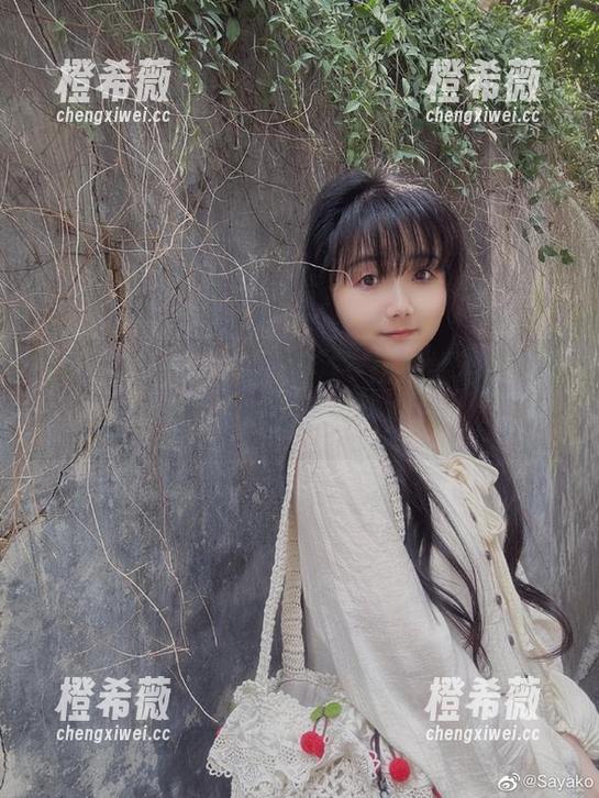 哎呀，Sayako＿今年4岁居然给玛丽罗斯穿上了cos服，惊艳到我了