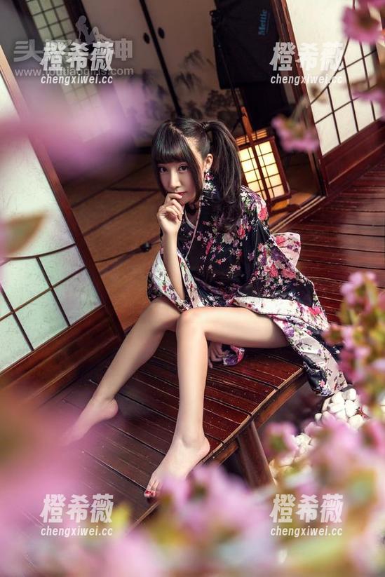 TouTiao头条女神 - 从农场到桌面：看莫晓希的奶牛高清壁纸！