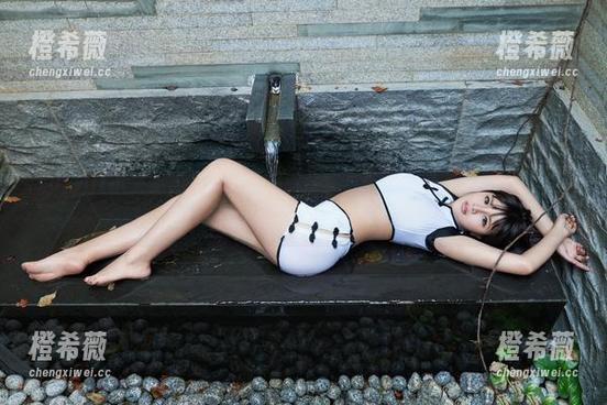 TuiGirl推女郎-娜露 TuiGirl推女郎 - 为什么娜露的全套写真油亮得像是刚从油锅里捞出来的?
