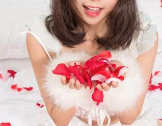 UGirls尤果网 – 乔依琳的修女模式：图包分享，谁能抵挡住这撩人的圣洁？