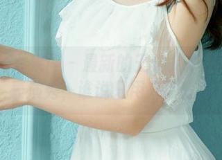 UGirls尤果网 – 最新的王瑞儿作品：袜子表演秀，谁说只用来保暖？