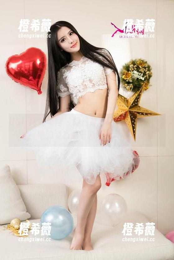 UGirls尤果网 - 精选赵娜娜的每一帧：裸足，她的姿态总是能让人多看几眼。