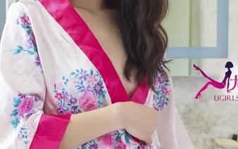 UGirls尤果网 – 郭婉祈的吊带写真：那件衣服似乎有自己的主张，看看这张图片吧