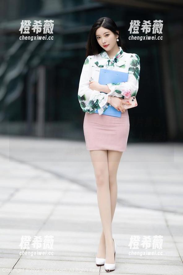 Xiuren秀人网 - 林文文红裙图片集合，这个颜色当真难以言表…是我个人审美还是她太会穿？
