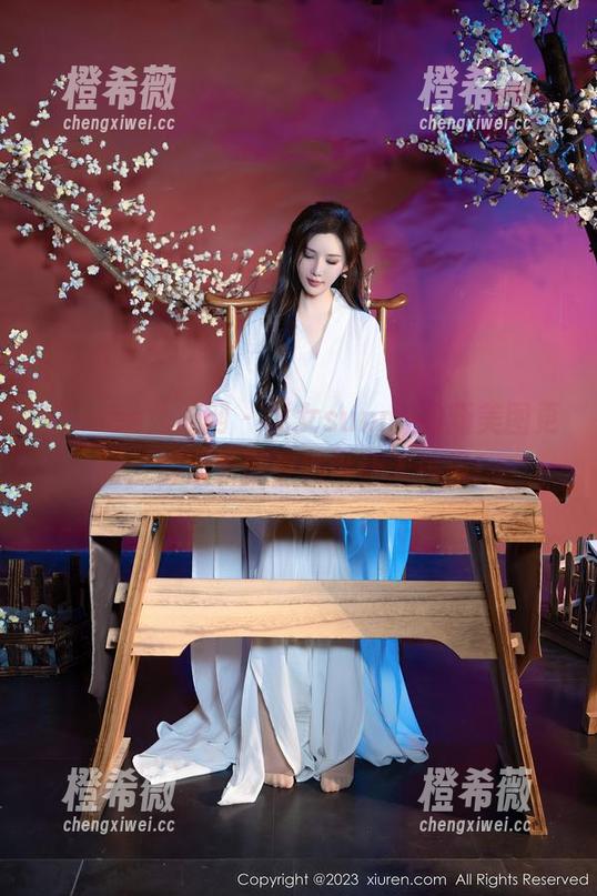 Xiuren秀人网 - 龙女sunny的新美图更新：那双长腿果然没让人失望！