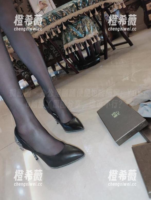 微密圈 - 办公室随随便便也能搞定：YuYu超甜丫原图分享，谁说不行？