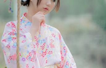 水手服写真，nagisa魔物喵显得那么自在，如同随波逐流的海浪，毫无顾虑。