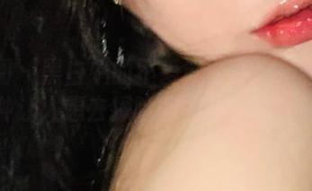 微密圈 – 黑白中的不爱笑的赛琳最新合集，有种让人想去探险的冲动，意外吸引！