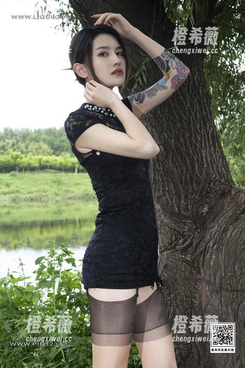 丽柜-心心 丽柜 - 心心精选:这双生花的袜子要开始撩人了,看来情感戏又要上演吧?