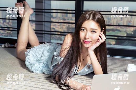 克拉女神-杨暖 克拉女神 - 打开图库,发现杨暖的红裙在分享中悄然盛开。