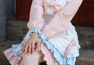 初夏女神 – 免费领取安妮的厨娘图册，心想：这是一道道餐点，还是一场普通的拍照秀？