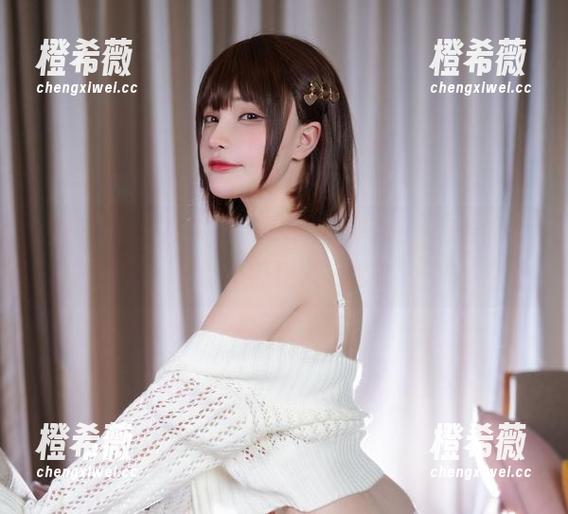 今天跟随千夜未来，一个温泉写真，想着这水温够不够让人放松？