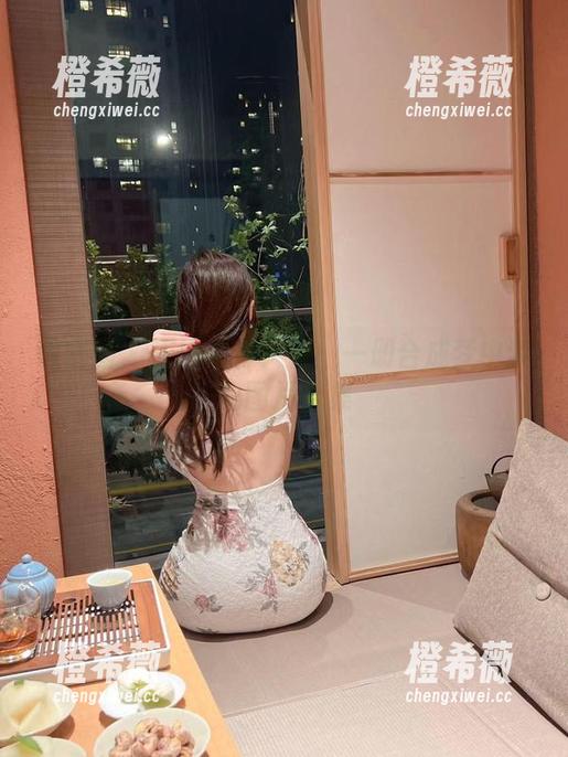微密圈 - 周妍希在天台：一册合成梦中梦的图片合集
