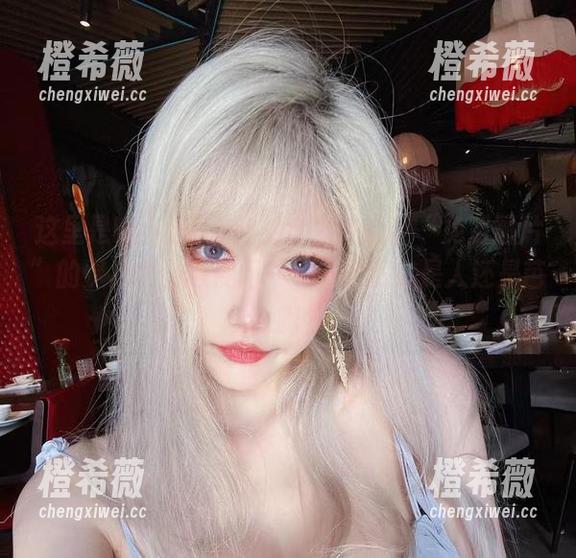啾小妍Deer 这里是啾小妍Deer的金发芭比、“免费图片”的聚集地,顺便问一句,这到底是人还是芭比啊?