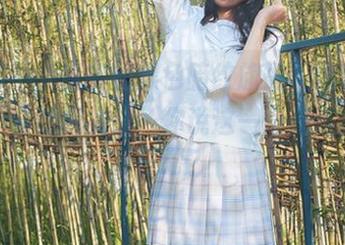 高清却不太真实的黑色暗纹旗袍，喵糖映画果然不会让我失望…你说这一身是走秀还是日常？