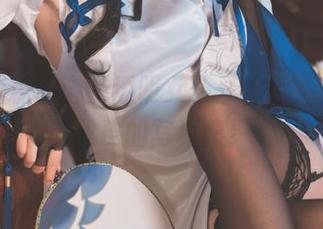 来自喵糖映画的透明女仆：棕色，有点小调皮的写真集！