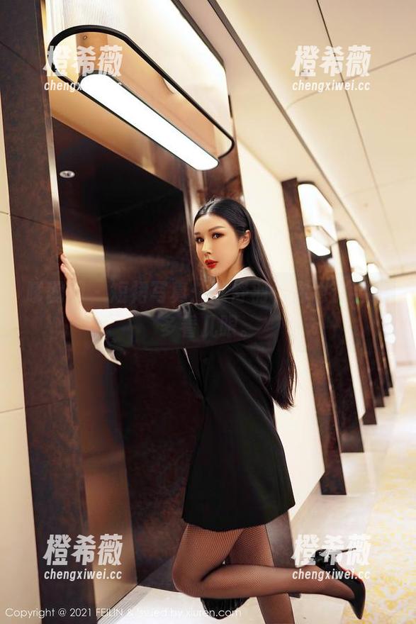 嗲囡囡 - 短裙写真：陈舒羽，你也许会想多看几眼。