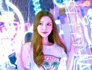 嗲囡囡 – 鱼子酱Fish的天台探险：何止全套，图片更撩人！