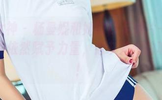 头条女神 – 杨曼妮和她的裸足照片——无圣光也依然赋予力量，像灰姑娘的玻璃鞋！