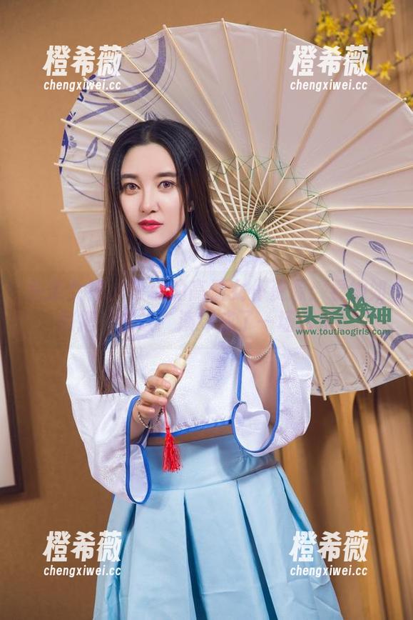 头条女神 - 蔡楠的高清女仆资源：看她如何把‘做饭’演绎成了一场艺术！