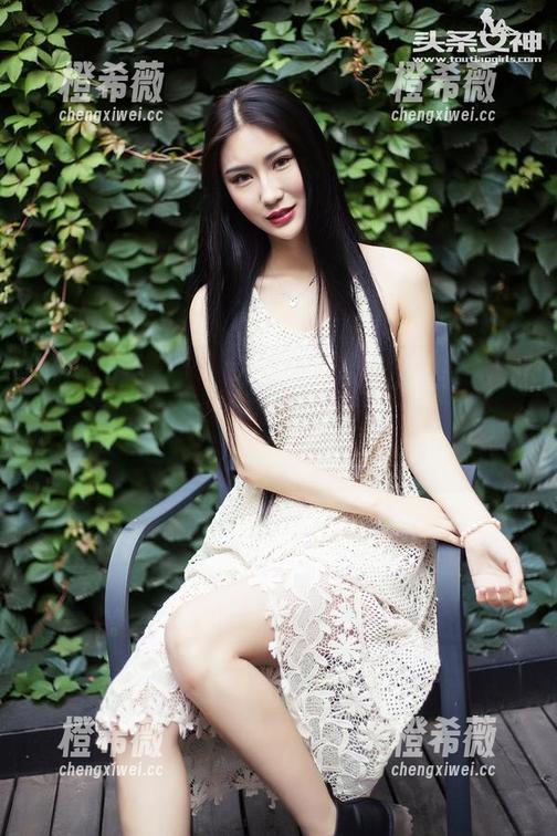 头条女神-陈怡曼 头条女神 - 然后,陈怡曼又为我们带来一组精选:古装、高叉、鸟笼……都是浮云吧?