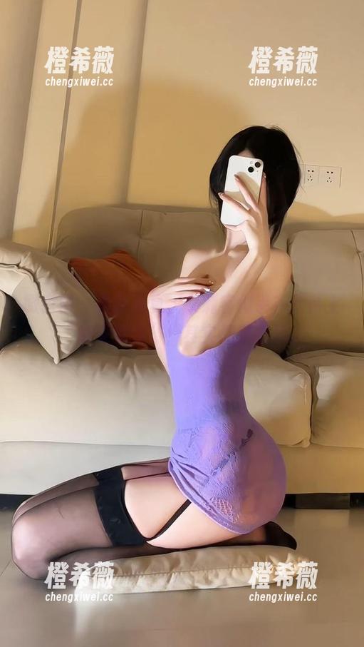 微密圈 - 最新写真，女刺客似乎在天台上“随便耍耍”，其实都是心思。