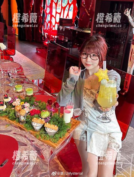 宝儿mysterial 校服就这态度,宝儿mysterial的私房图包真不简单