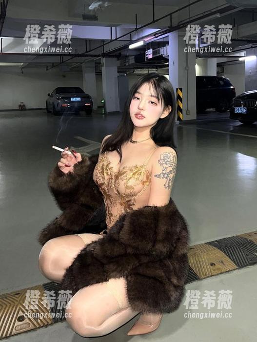 微密圈 - 婚纱原图——小优优子又上线了，光是衣服就可以让人注目到不行了。