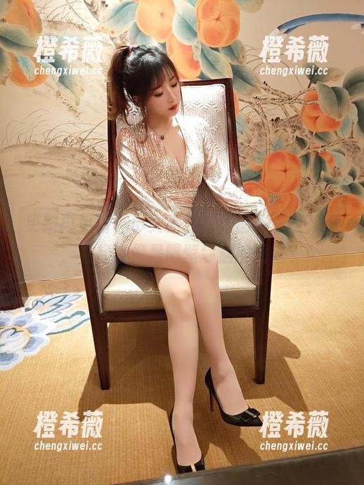小女巫露娜 更新再更新,小女巫露娜的图集里这天使,看起来像是隔壁邻居的闺蜜?