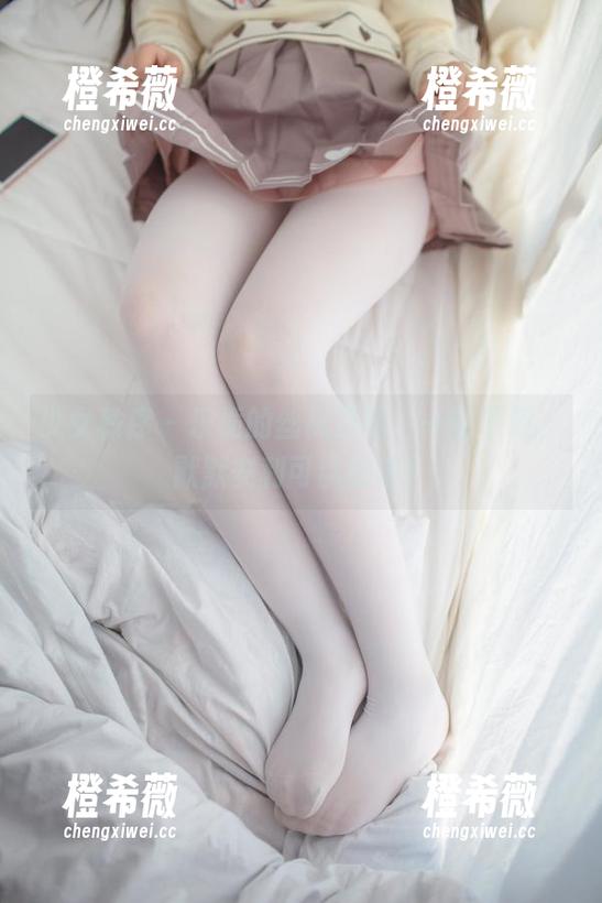 少女秩序 - 乐栀的丝袜原图：一键下载，默默安利可以的啦！