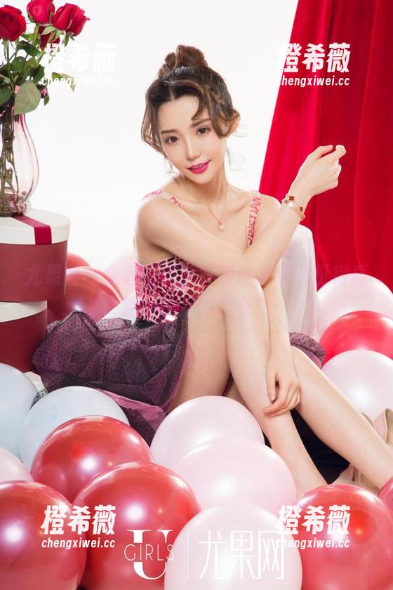 尤果网 - 全套写真，叶希把圣诞装扮得真别致，果然才女！