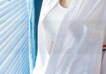 尤果网 – 这样的短裙搭配，李焱的写真集里藏着什么宝藏资源？
