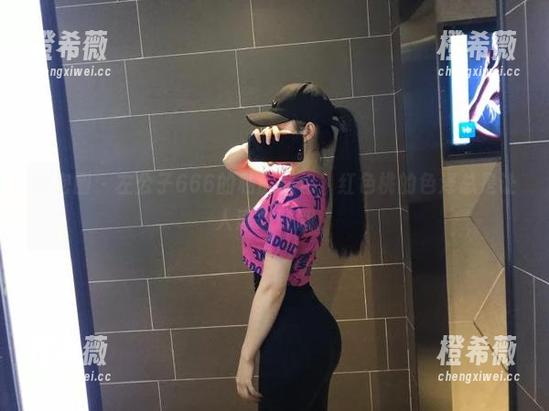 微密圈 - 左公子666的私房图包，红色桃的色泽总是让人浮想联翩。