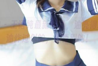 推女神 – 王语纯最新写真，油亮得跟刚被油炸过似的，挺特别的！