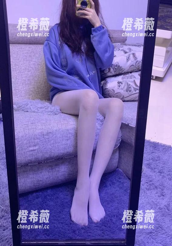 提袜少女 微密圈 - 提袜少女的水手服新章,更新了,是谁说少女该乖的?