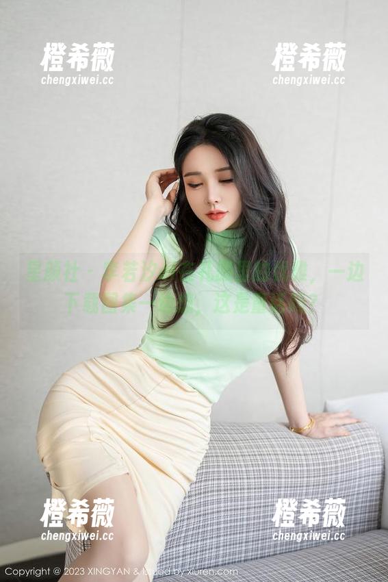 星颜社 - 李若汐ci在礼服里的优雅，一边下载图集一边想，这是童话吗？