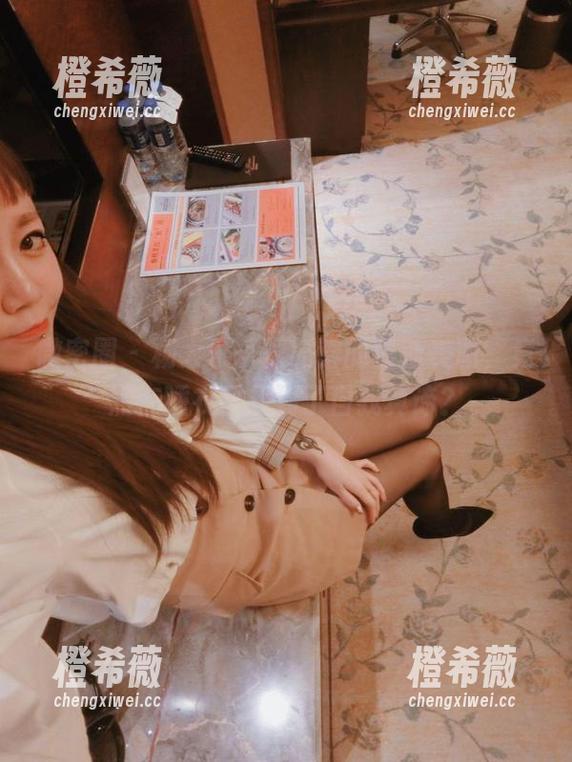 微密圈 - 杨大乐乐很靠谱的最新美图，竟然在睡衣里找到了自我真谛？