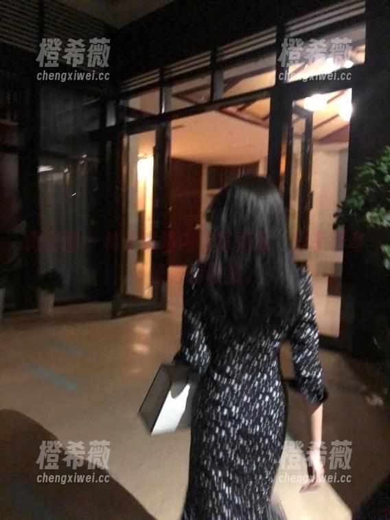 微密圈 - 林子琳喵内衣写真集，分享好奇与惊讶的碰撞。