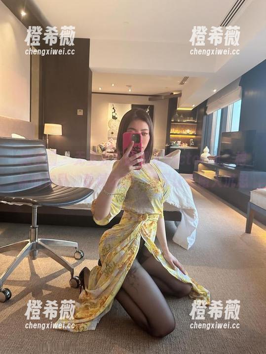 微密圈 - 无圣光下的果儿Victoria，棉袜的作品，看似随意，却又让我陷入沉思。