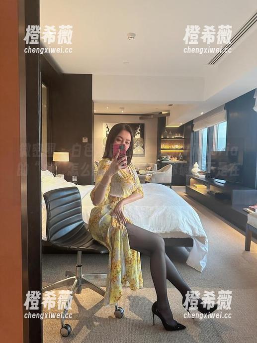 果儿Victoria 微密圈 - 白色私房图集:果儿Victoria的“白”怎么能那么俏皮?你确定不是在调戏?