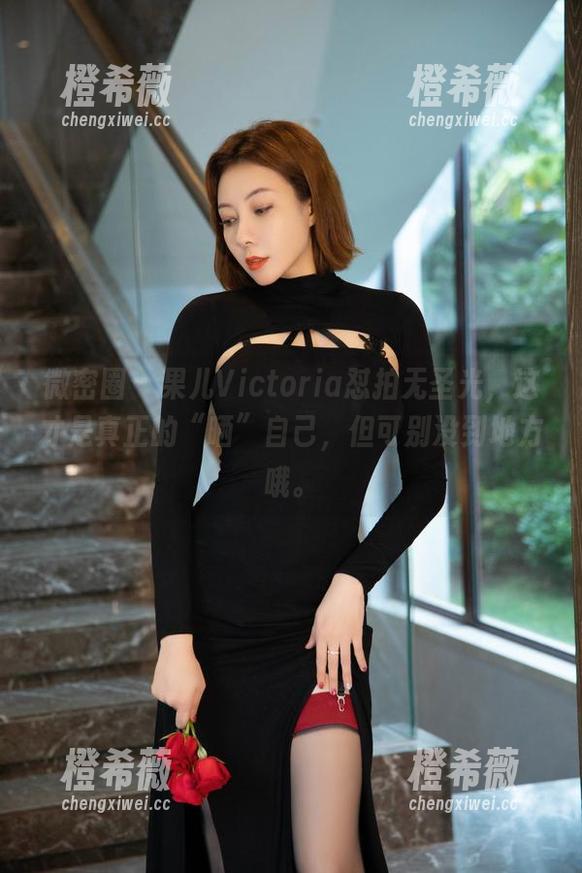 微密圈 - 果儿Victoria怼拍无圣光，这才是真正的“晒”自己，但可别没到地方哦。